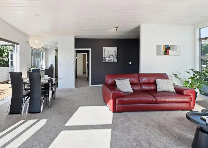 Kowhai Views - Stylish & Modern In Great Location