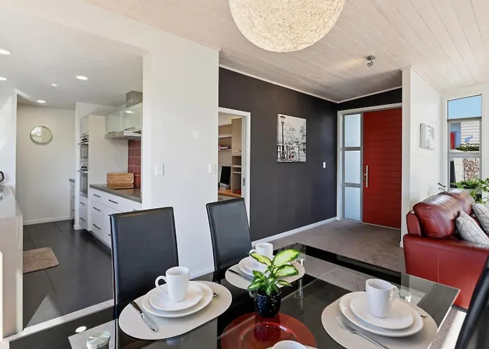 Kowhai Views - Stylish & Modern In Great Location
